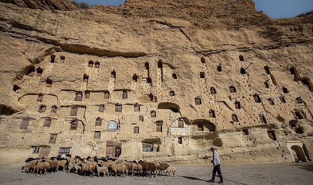 Taşkale tahıl ambarları, turistlerin ilgisini çekiyor