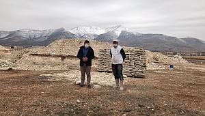 Kaymakam Çıkrık, Taş Ocağında Felekle Taş Söktü