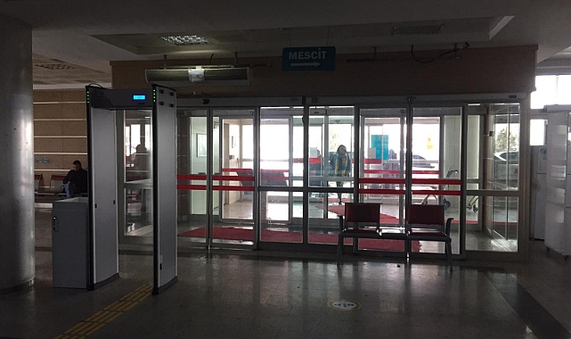 Hastane Giriş Kapılarına X Ray Cihazları Konuldu. Ama Başında Görevli Yok