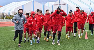 Ayvalıkgücü - Karaman FK maçının hakemleri belli oldu