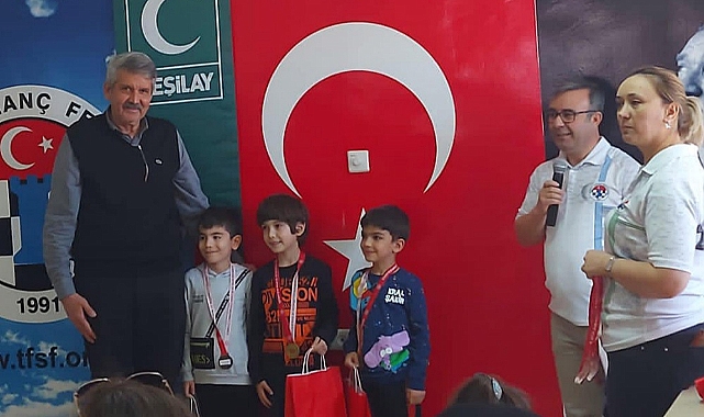 Karaman'da "Yeşilay Haftası Satranç Turnuvası" Düzenlendi