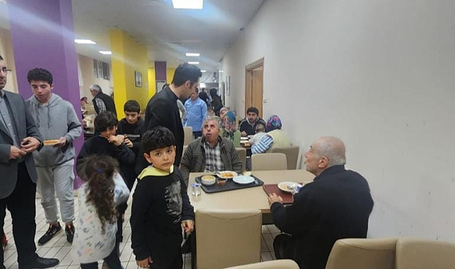 Kaymakam Saka, İftarını Depremzedelerle açtı