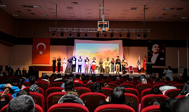 KMÜ'de 'Beyaz Altlı Prens Oyunu' Sahnelendi