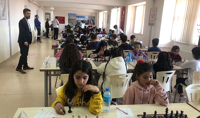 Mahalli Satranç Turnuvasının Kupaları Sahiplerini Buldu