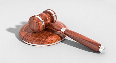 Eski nişanlısının yüzüne kimyasal sıvı atarak yaralayan sanığın  yargılanması sürdü