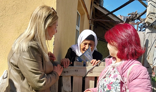 İYİ Partili Kadınlardan "Kapı Çal Gönül Al" ziyaretleri 