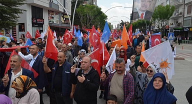 Karaman'da AK Parti Teşkilatı yürüyüş düzenledi