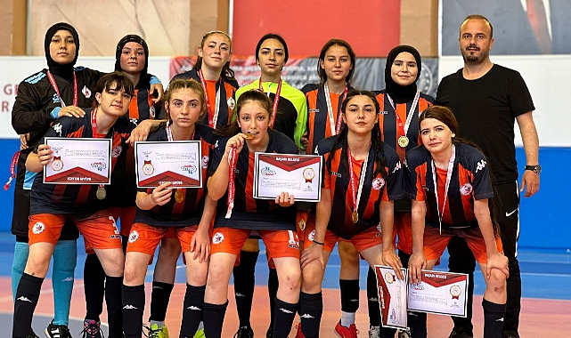 Karaman Hakkı Teke Spor Lisesi Kadın Futsal Takımı Yarı Finalde!