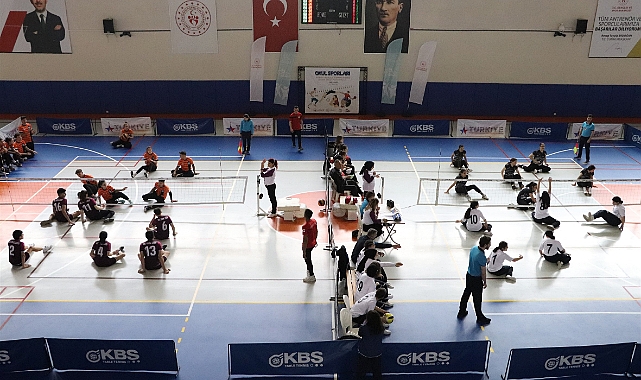 Oturarak Voleybol'da Heyecan Başladı