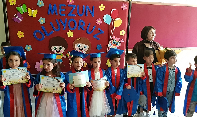 Gazi İlkokulu Kelebekler Ana Sınıfı Yılsonu Gösterisi Beğenildi