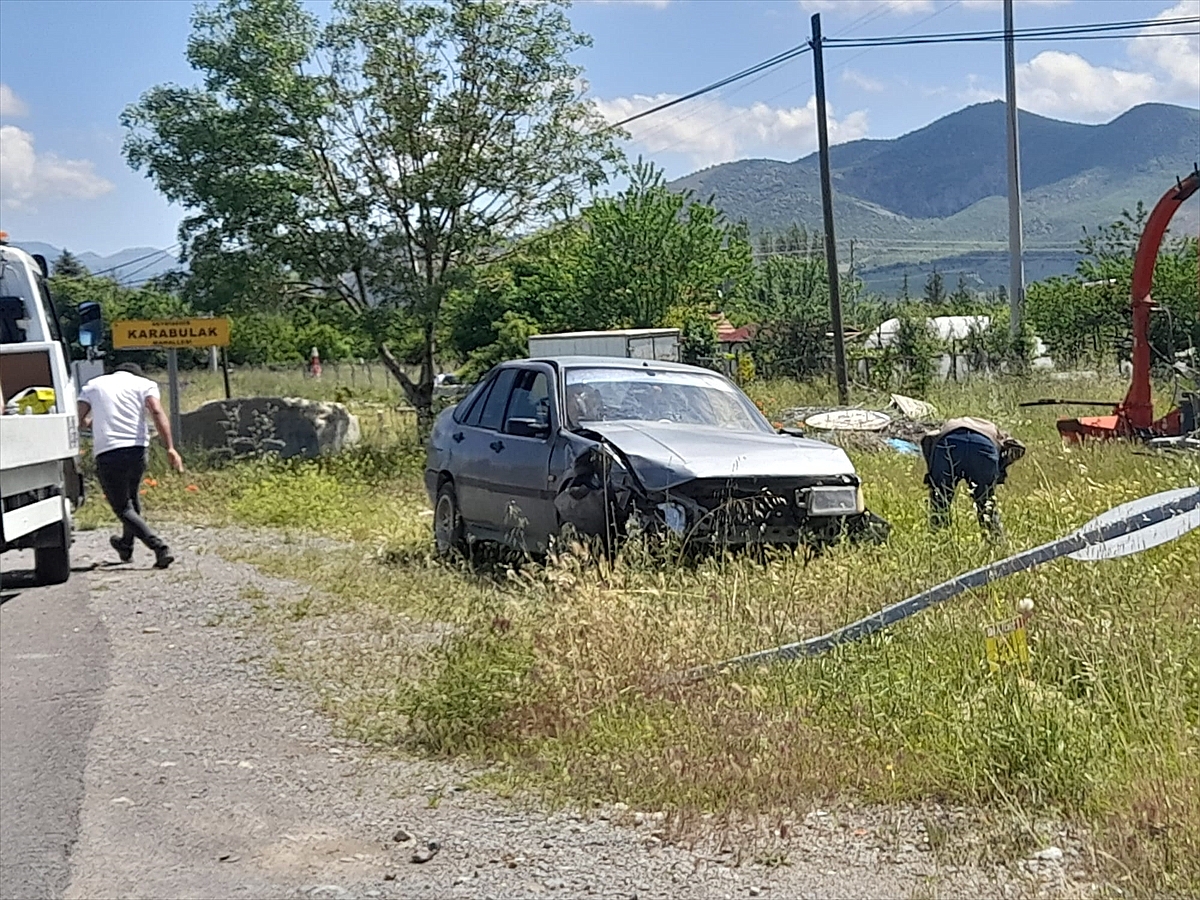 İki trafik kazasında 3 kişi yaralandı