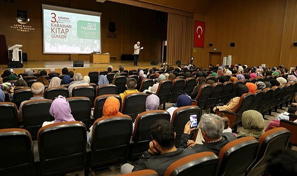 Karaman'da Nurullah Genç okurlarıyla bir araya geldi