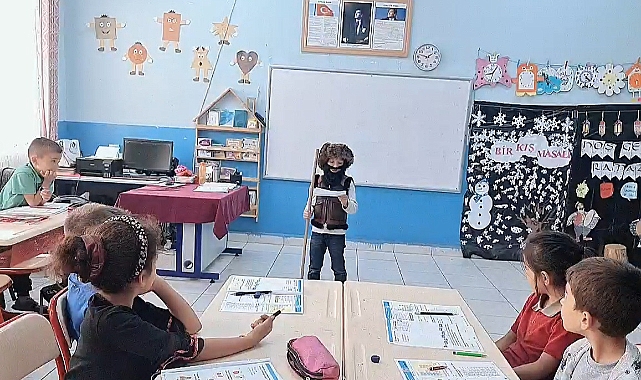 Öğrenci Karamanoğlu Mehmet Bey  Oldu Arkadaşlarına Ecdadını Anlattı
