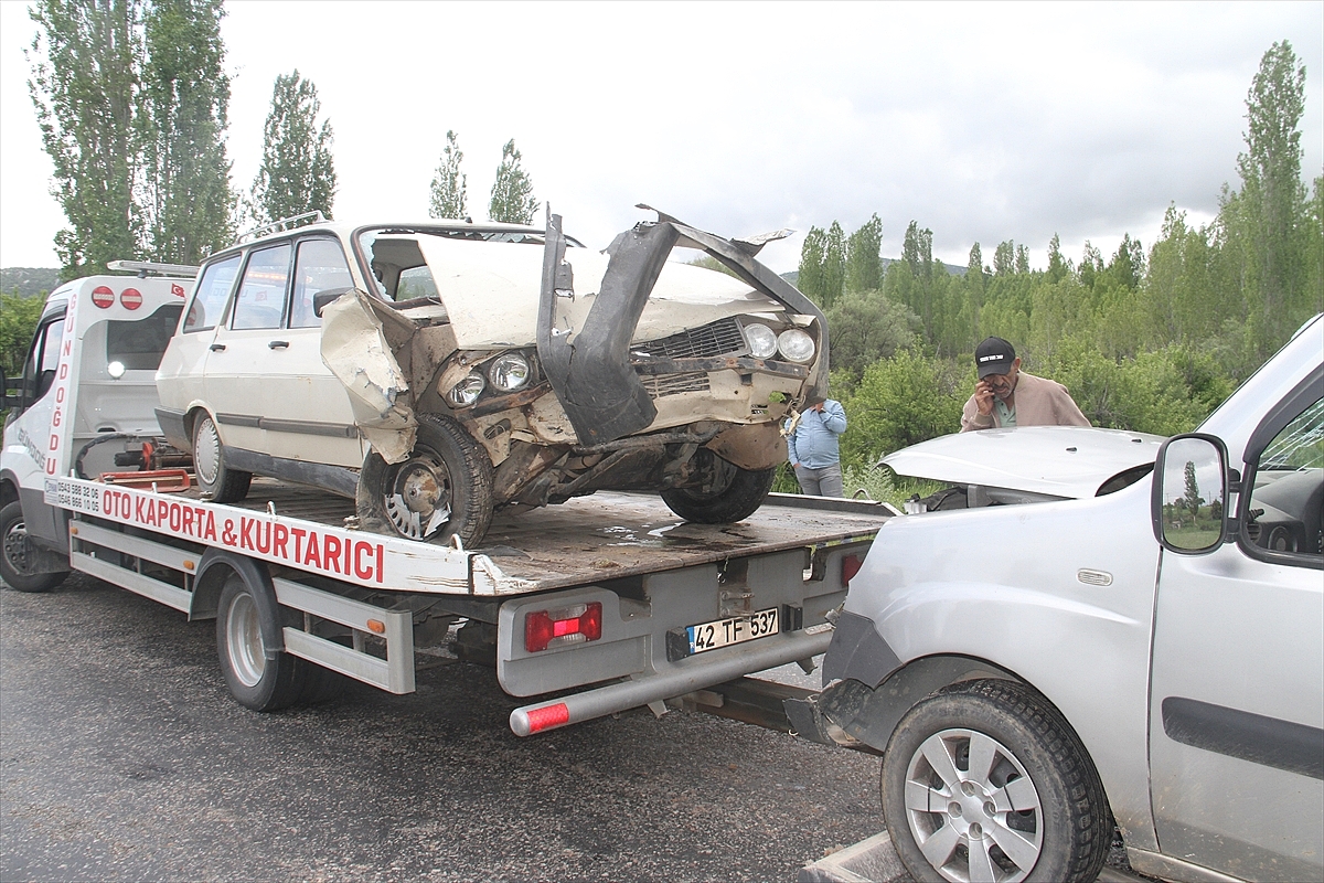 Otomobille hafif ticari aracın çarpışması sonucu 4 kişi yaralandı
