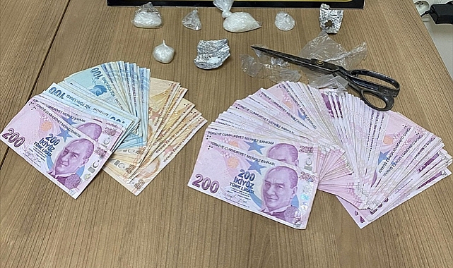 Uyuşturucu ticareti yaptıkları iddiasıyla 5 şüpheli tutuklandı