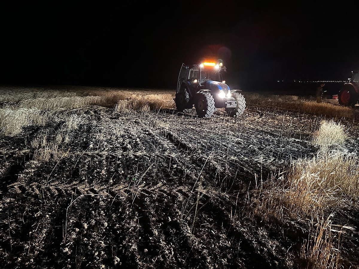 Arpa tarlasında yangın çıktı