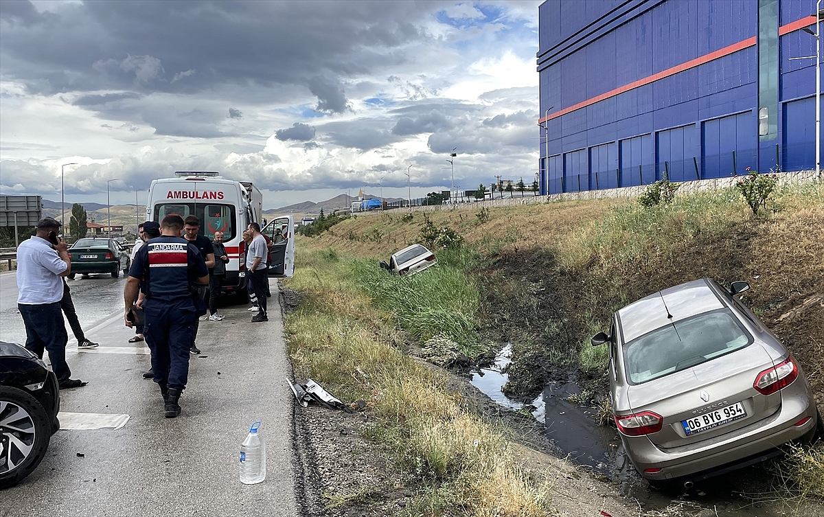 Trafik kazalarında 8 kişi yaralandı
