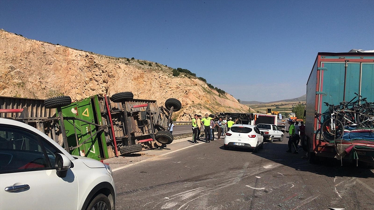 Zincirleme trafik kazasında 5 kişi yaralandı