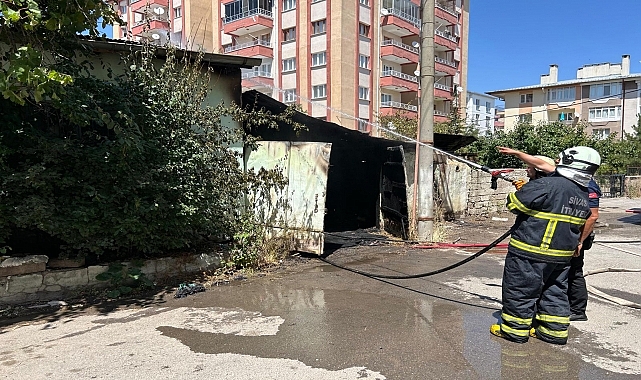 Evin garajında çıkan yangını itfaiye ekipleri söndürdü