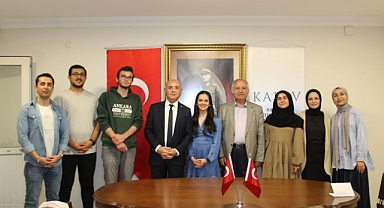 Öğrencilere çeyrek altın hediye edildi