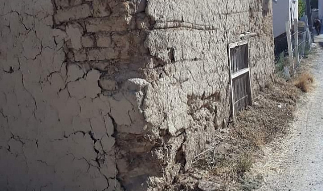 Ağır Tonajlı Araçların Evine Verdiği Zarar Vatandaşı Mağdur Etti