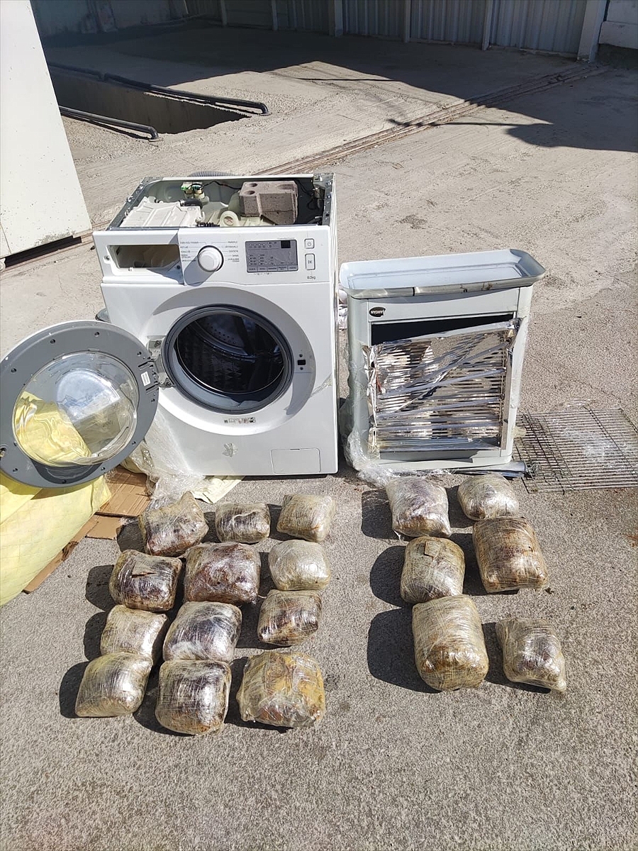 Çamaşır makinesine gizlenmiş uyuşturucu bulundu