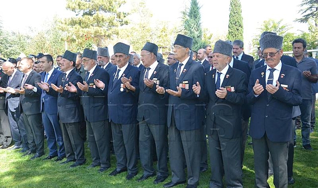 Gaziler gününde şehitlerin kabirleri ziyaret edildi