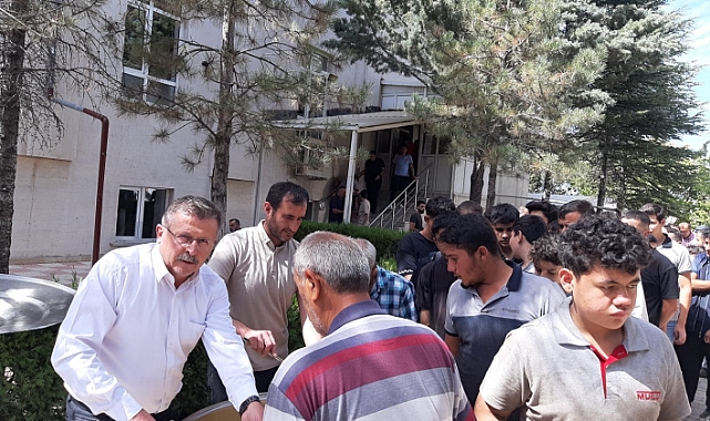 Madeni Tornacılar Odası Mevlid Okuttu. Pilav dağıttı