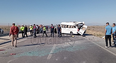 Tekeri Patlayan Minibüs Devrildi: 1 Ölü 10 Yaralı
