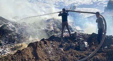 Yangında bir ev, ahır ve 7 bin 500 saman balyası yandı