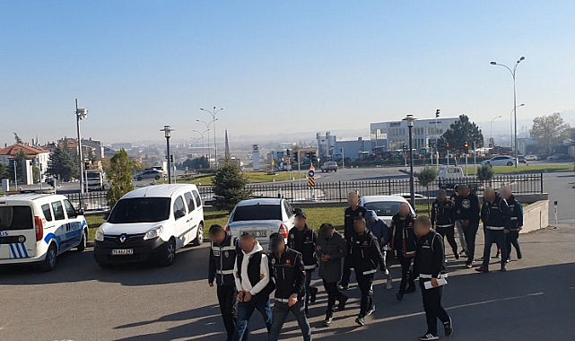Aranan Şahıslara Polis Baskını