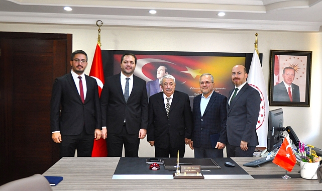 Sağlık İl Müdürü Yurdakul Meslekte 50 Yılını Dolduran Hekimlere Plaket Verdi