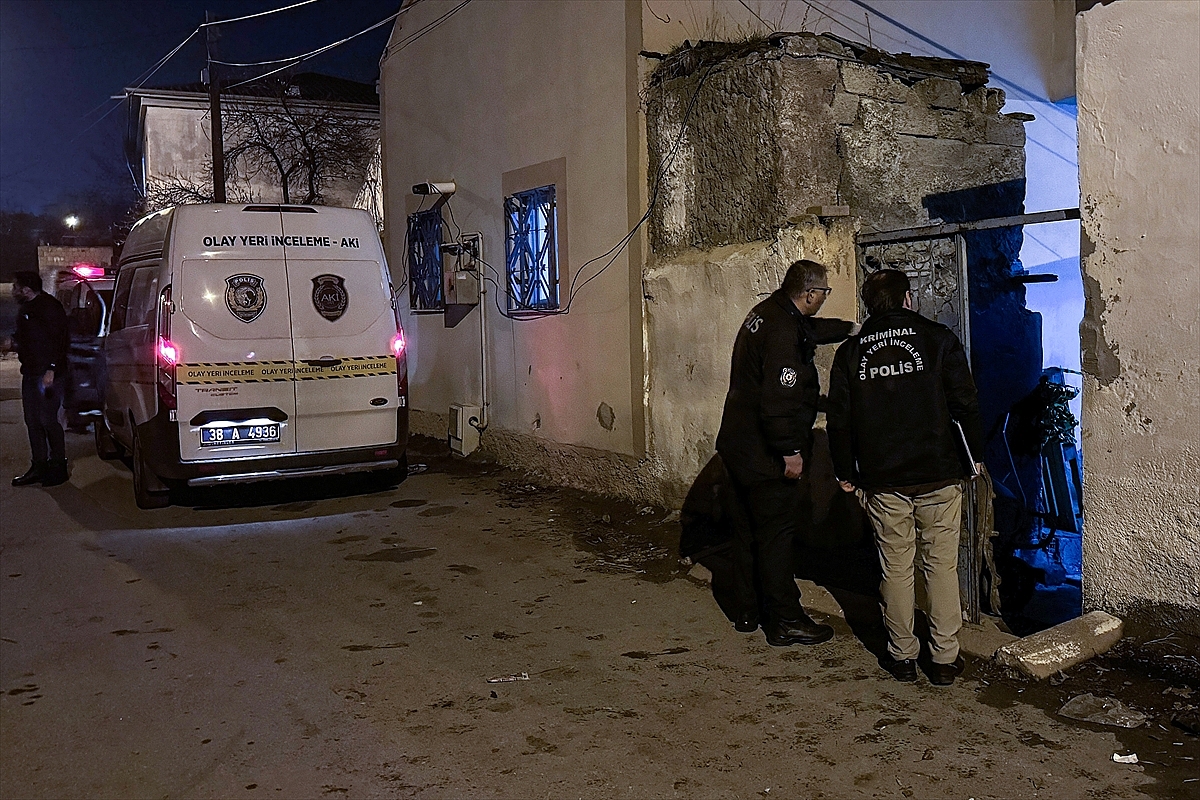 Bir kişi birlikte yaşadığı kadını av tüfeğiyle yaraladı