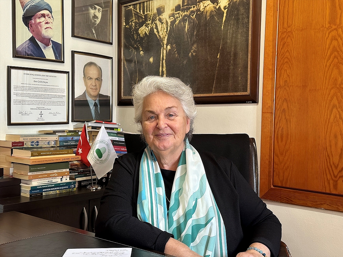 Torunu Mevlana'nın mesajlarını dünyaya anlatıyor