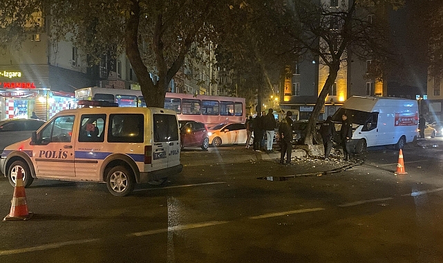 Zincirleme trafik kazasında 4 kişi yaralandı