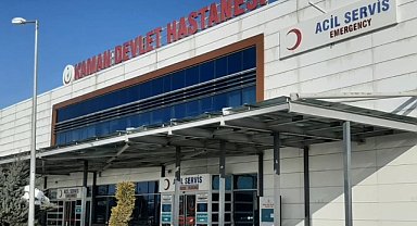 Devrilen otomobildeki 2 kişi yaralandı
