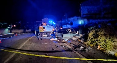 İki otomobilin çarpıştığı kazada 1 kişi öldü, 3 kişi yaralandı