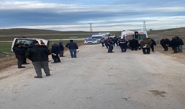 Kamyonla çarpışan yolcu midibüsündeki 11 kişi yaralandı