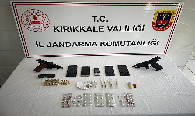 Sentetik hap, ruhsatsız tabanca ve fişek ele geçirildi