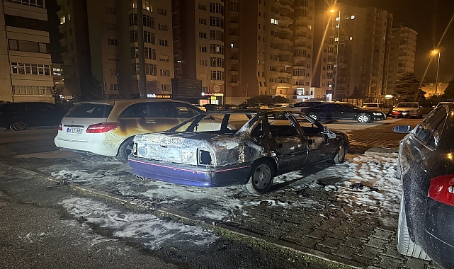 Otomobildeki çakmak gazı tüpünün patlaması sonucu 2 kişi yaralandı