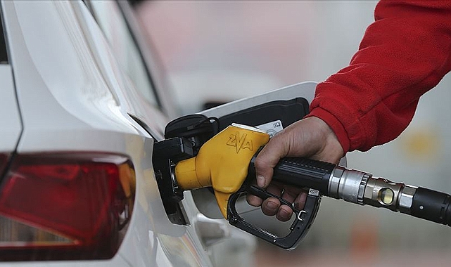 Benzin ve motorine zam geldi