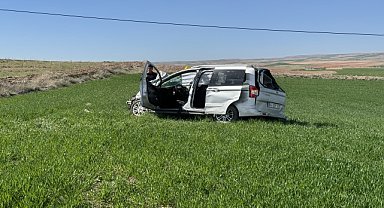 Hafif ticari aracın devrildiği kazada 1 kişi öldü, 2 kişi yaralandı