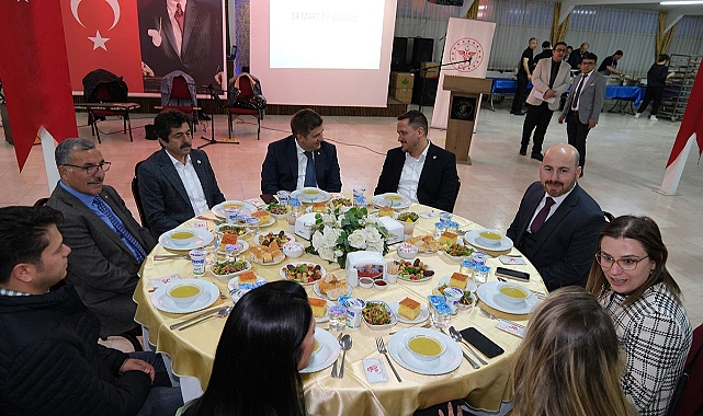 Vali Sarıibrahim,  Doktorlarla iftar yaptı