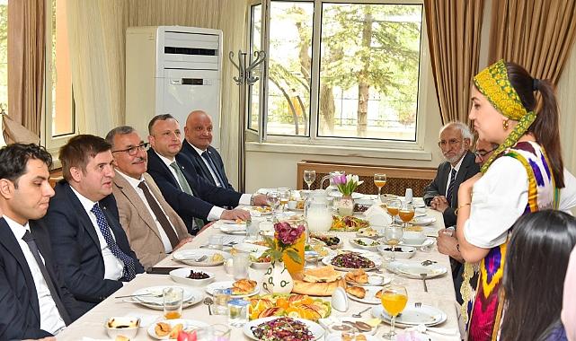 'Bahar Bilim Kampı'na Katılan Öğrencilerle Buluştular