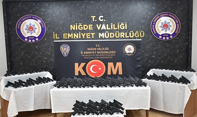 Bir kamyonda ruhsatsız 99 tabanca ele geçirildi