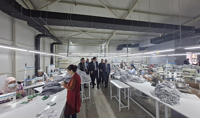 Erdoğan, Tekstil Atölyesini İnceledi