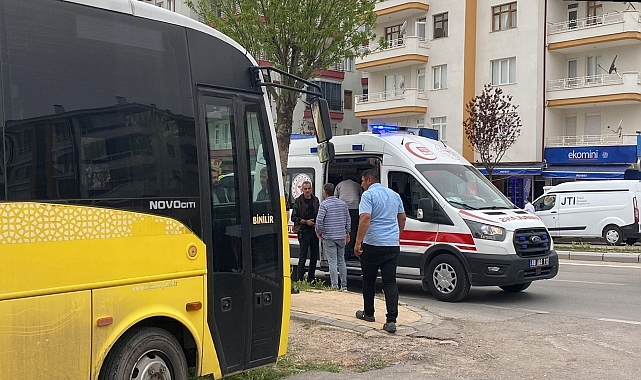 Halk otobüsü sürücüsü yolcu tarafından bıçaklandı
