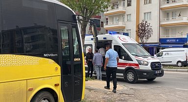Halk otobüsü sürücüsü yolcu tarafından bıçaklandı
