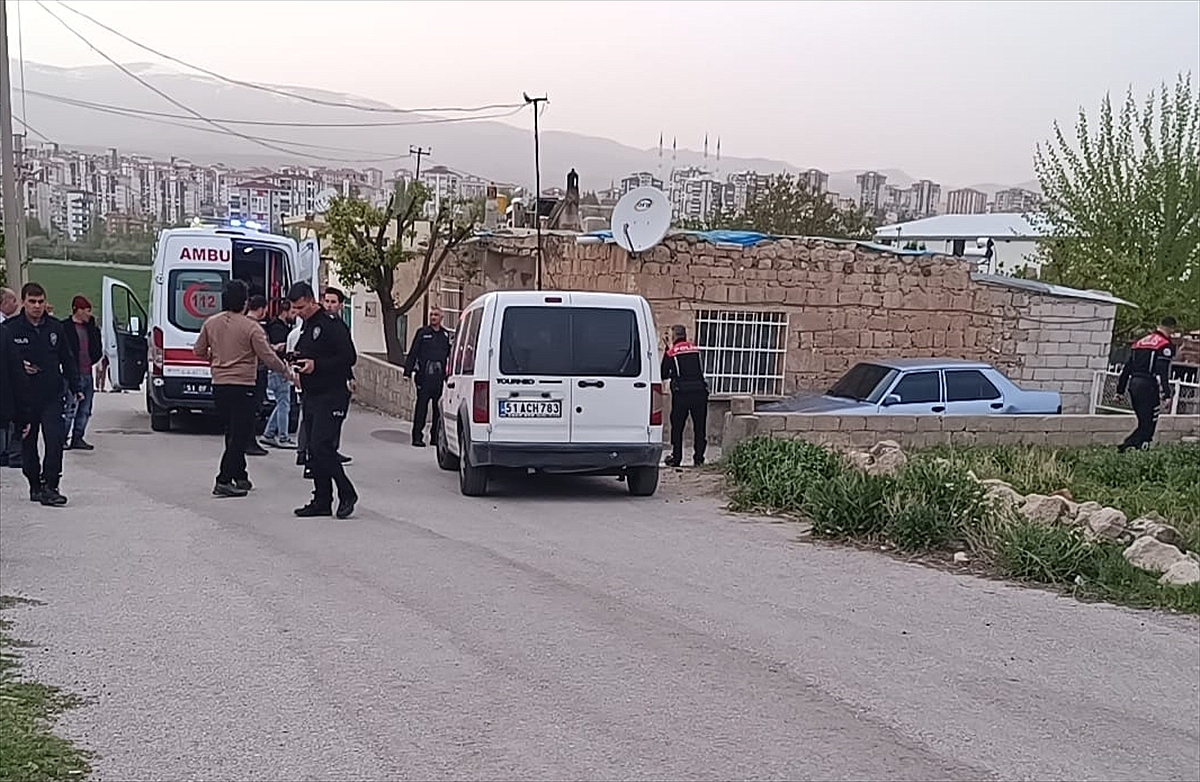 Silahlı kavgada başından vurulan kişi ağır yaralandı