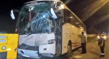 Tırla çarpışan otobüsteki 3 kişi yaralandı